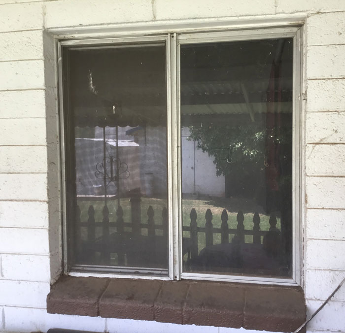 A Tri-State home before Bulldog replaced the windows